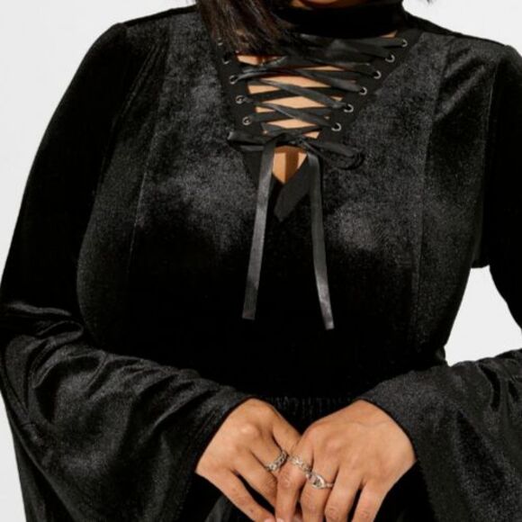 Torrid Black Stretch Velvet Flare Sleeve Lace Up Witchy Goth Midi Dress Plus 1X - Picture 10 of 10